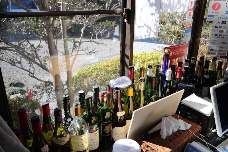 WINECAVE W