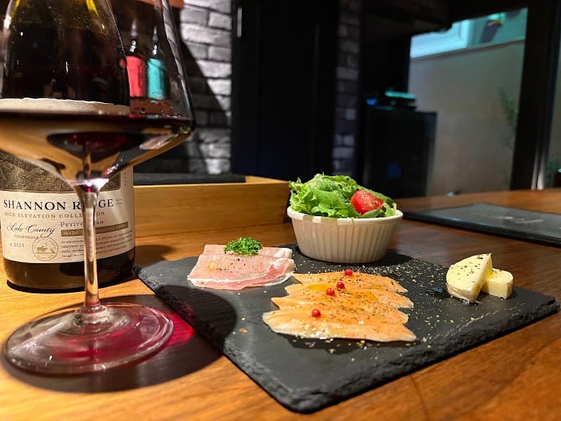 WINE PARADISE MOTOMACHIの店内・料理の写真 3枚目