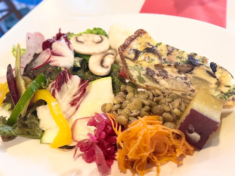 Le petit Bouillon iida no quiche iida no tsumami イイダノキッシュ・イイダノツマミの店内・料理の写真 3枚目
