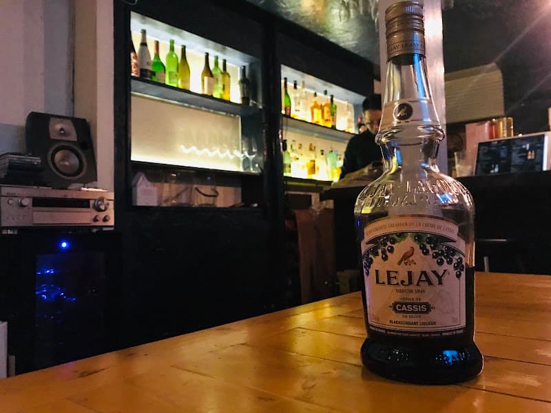 Wine Bar Vizz (ワイン バー ヴァズ)の店内・料理の写真 3枚目
