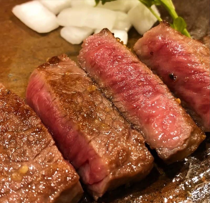 Wine & Steak Alphaの店内・料理の写真 2枚目
