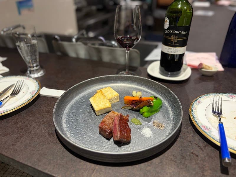 Wine & Steak Alphaの店内・料理の写真 3枚目
