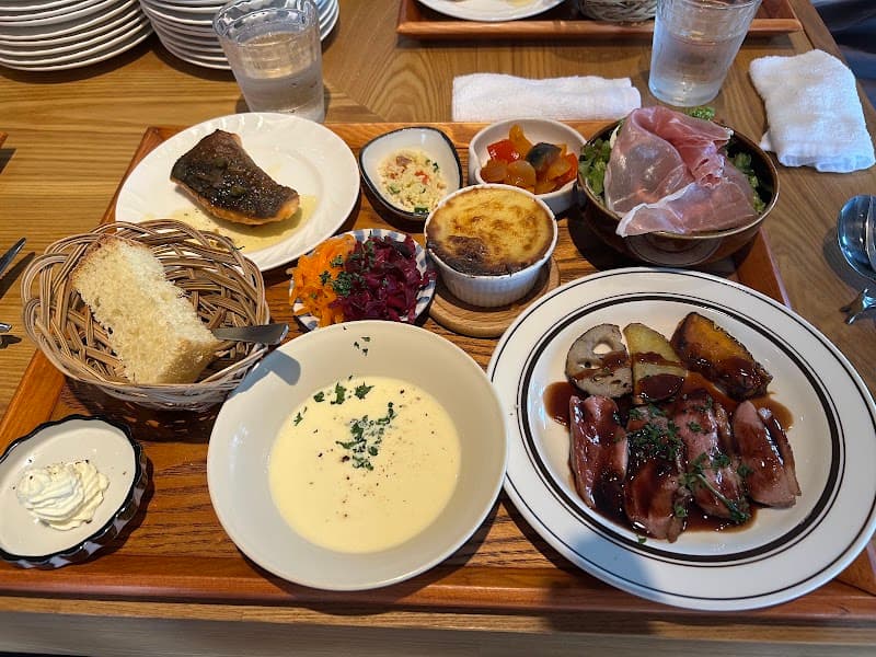 Lier 新栄の店内・料理の写真 3枚目