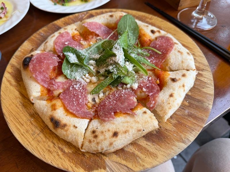 パスタ&ピッツァ ワインバー ヨロ WINE BAR YOLOの店内・料理の写真 3枚目