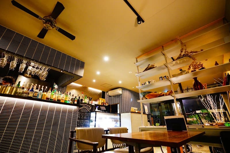 THE STRUCTURE HOSTEL & CAFE BAR