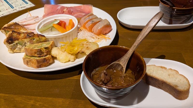 ワイン食堂 ＳＨＩＮの店内・料理の写真 2枚目