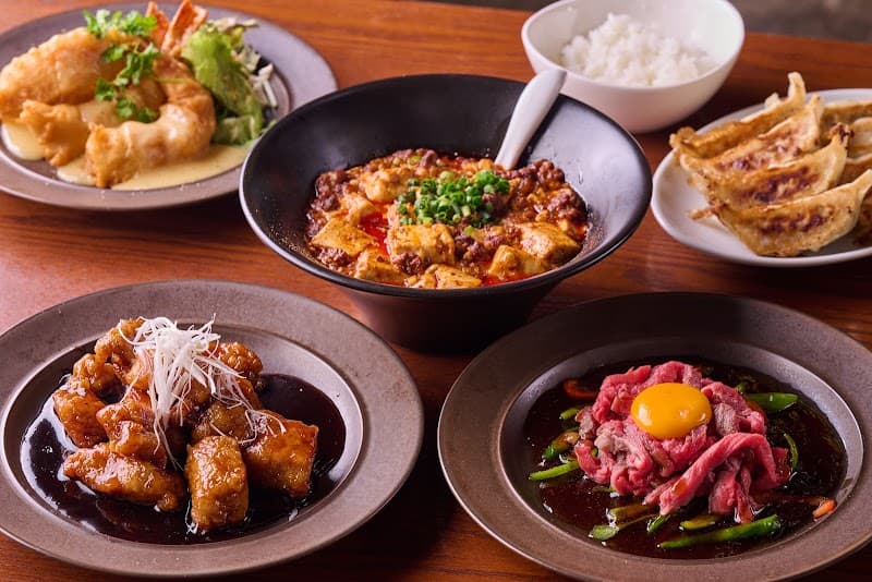 ウレシイ餃子バル リバールの店内・料理の写真 2枚目