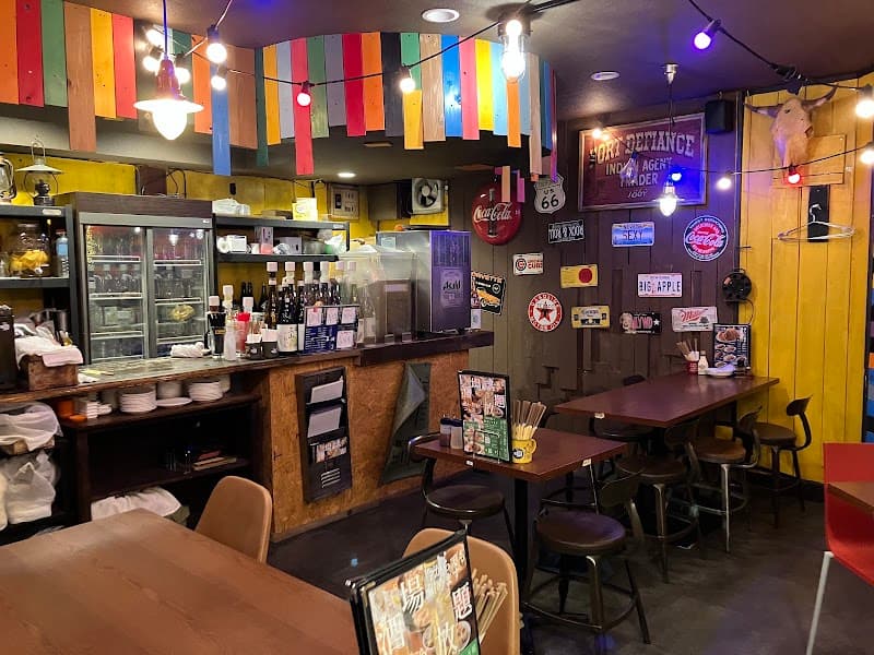 ウレシイ餃子バル リバールの店内・料理の写真 3枚目