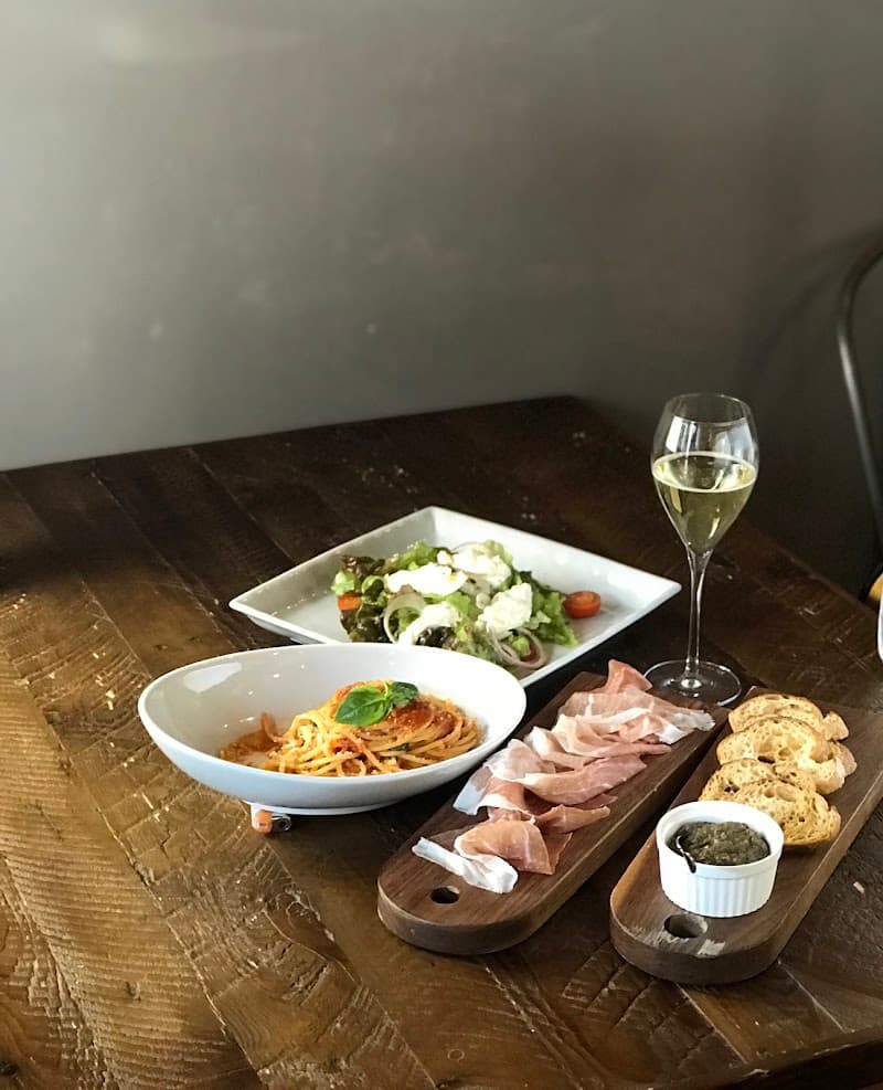 24Wine&Coffee Standの店内・料理の写真 2枚目