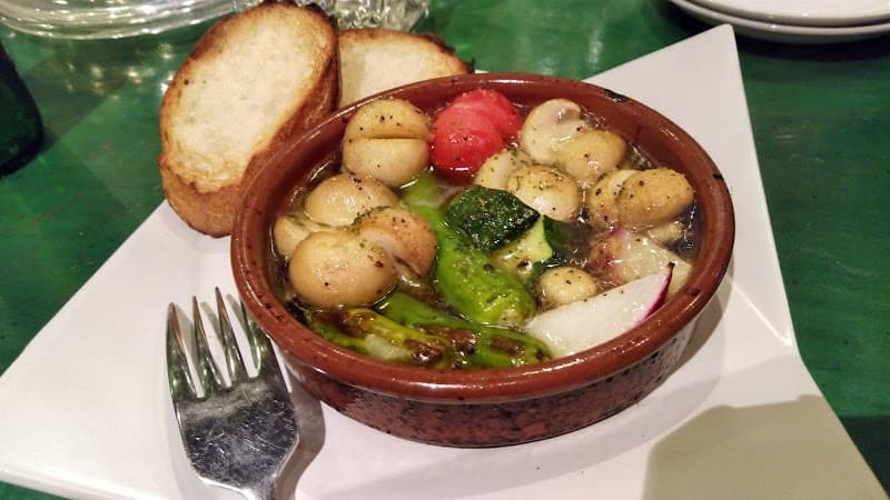 ｃａｆｅ＆ｄｉｎｉｎｇカレトヴルッフ（Ｃａｌｅｔｖｗｌｃｈ）の店内・料理の写真 1枚目