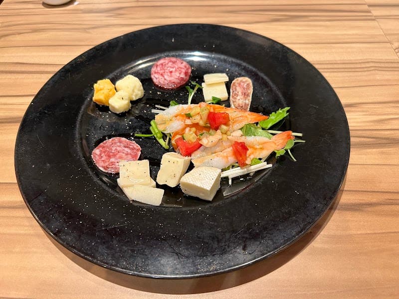 お肉とワインのお店 TANTOの店内・料理の写真 3枚目