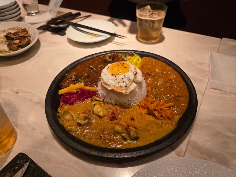CURRY & NATURAL WINE ねこちぐらの店内・料理の写真 3枚目