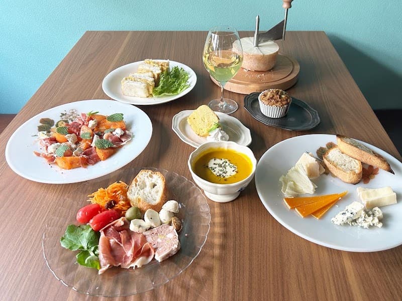 ワインとカフェのお店 プティ・ボヌールの店内・料理の写真 2枚目