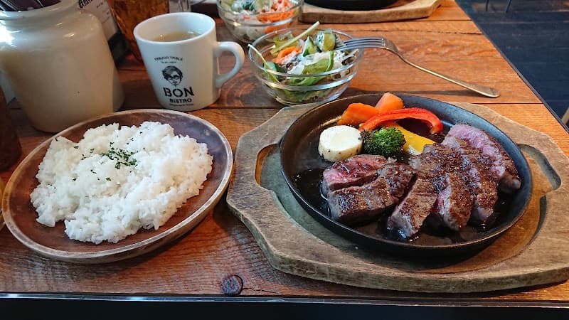 BISTRO BON TABLOID TABLEの店内・料理の写真 2枚目