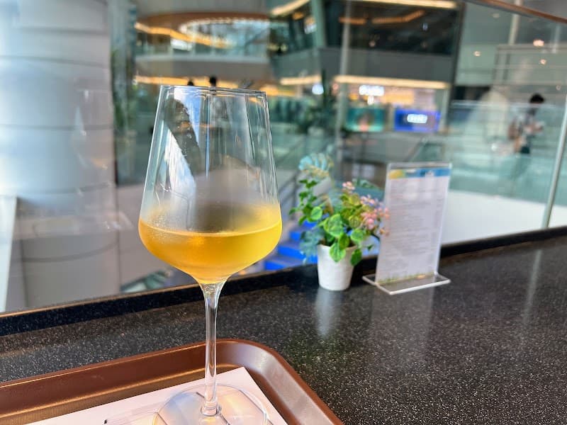 World Wine Bar by Pieroth 羽田空港店の店内・料理の写真 2枚目