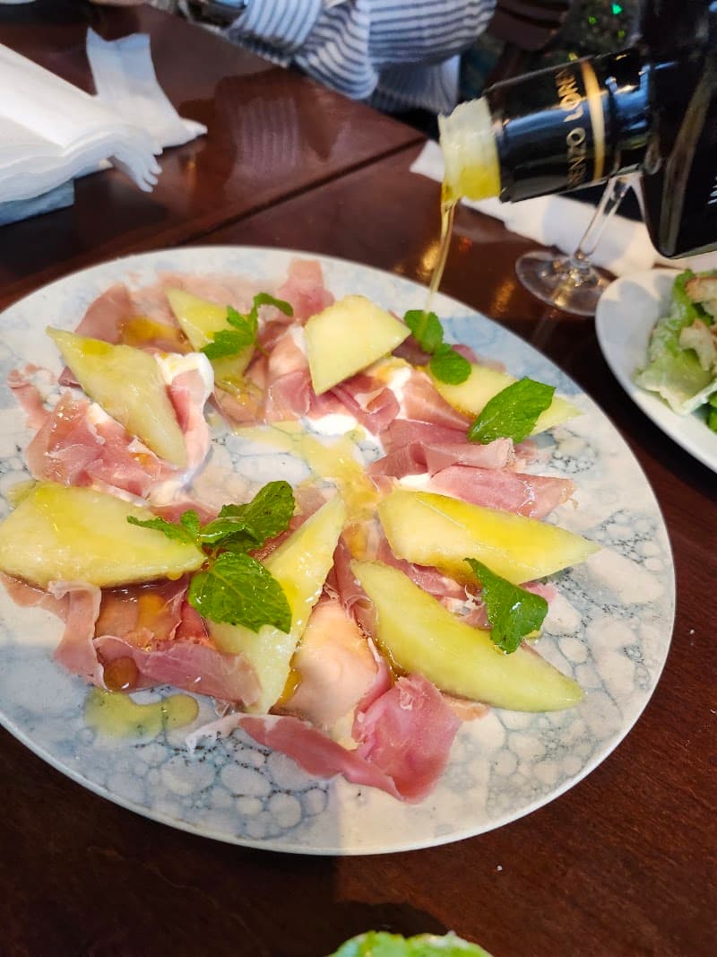 RIGOLETTO TAPAS LOUNGEの店内・料理の写真 3枚目