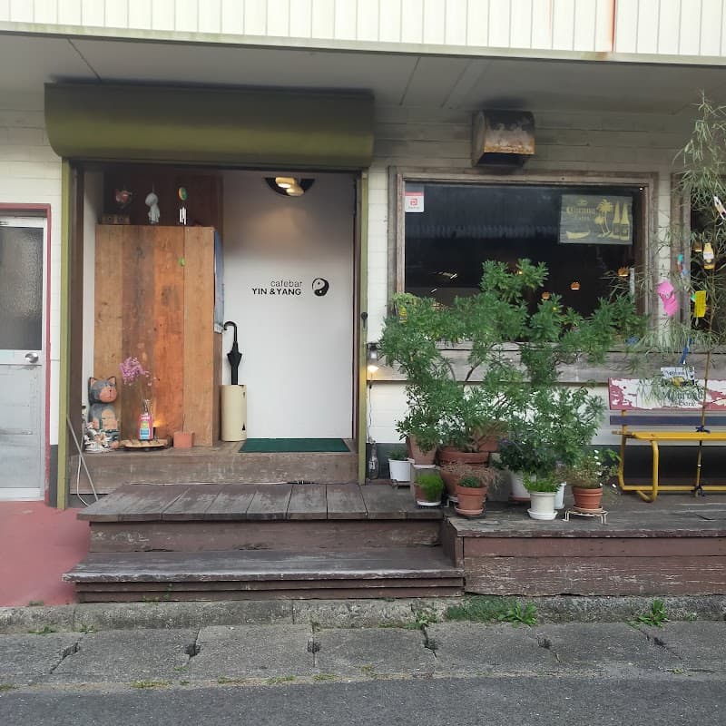 カフェバーインヤンの店内・料理の写真 3枚目