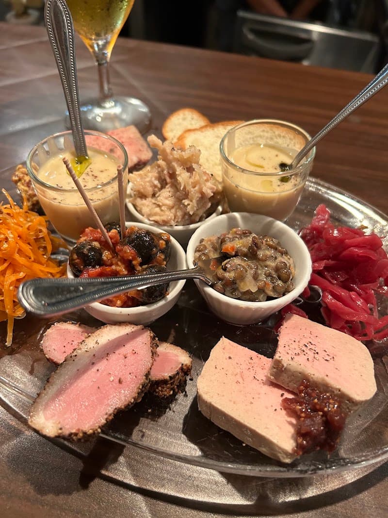 和牛とワイン Bistro A.O【ビストロ アオ】の店内・料理の写真 2枚目