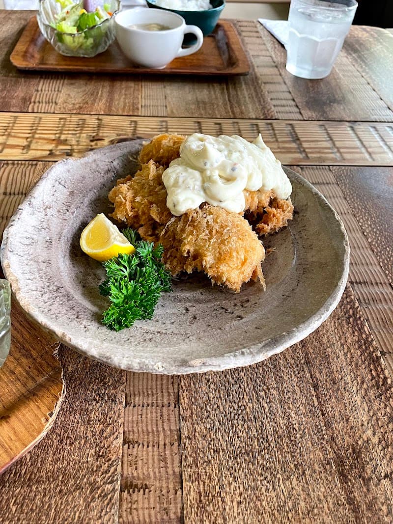 ソウルフードカフェ カモメの店内・料理の写真 2枚目