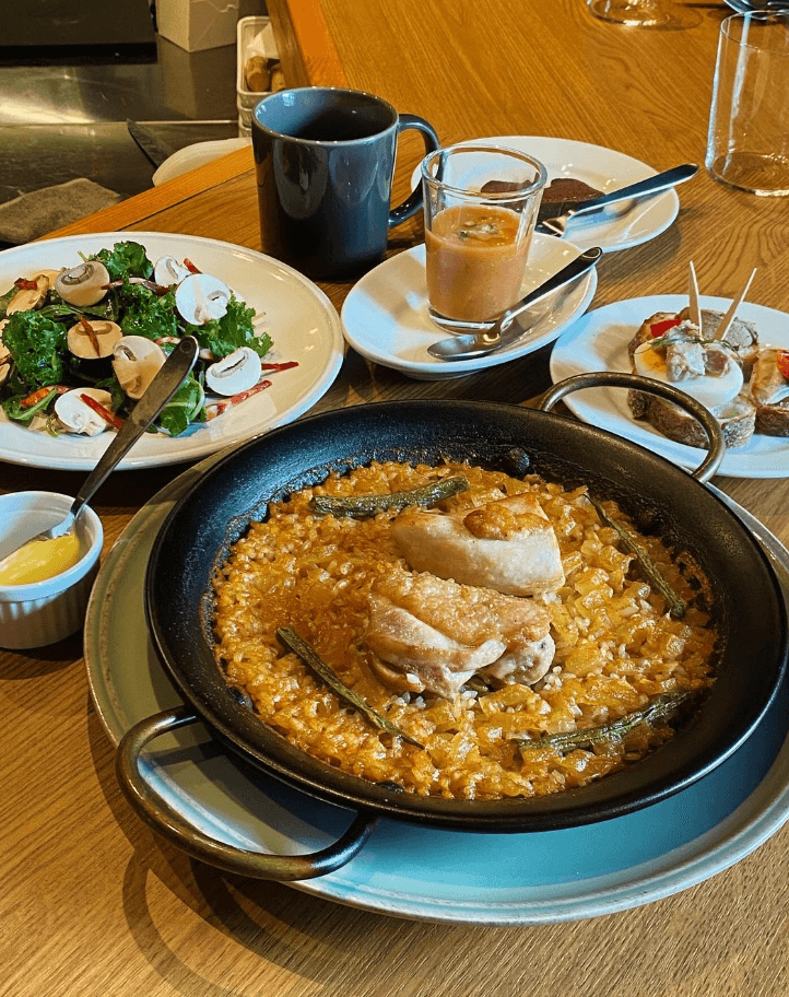 スペインバル WINE BAR TOPA（ワインバル トパ）早稲田の店内・料理の写真 2枚目