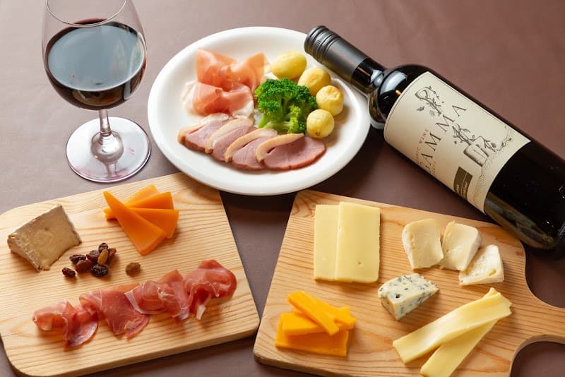 隠れ家バル ワインマルシェの店内・料理の写真 2枚目