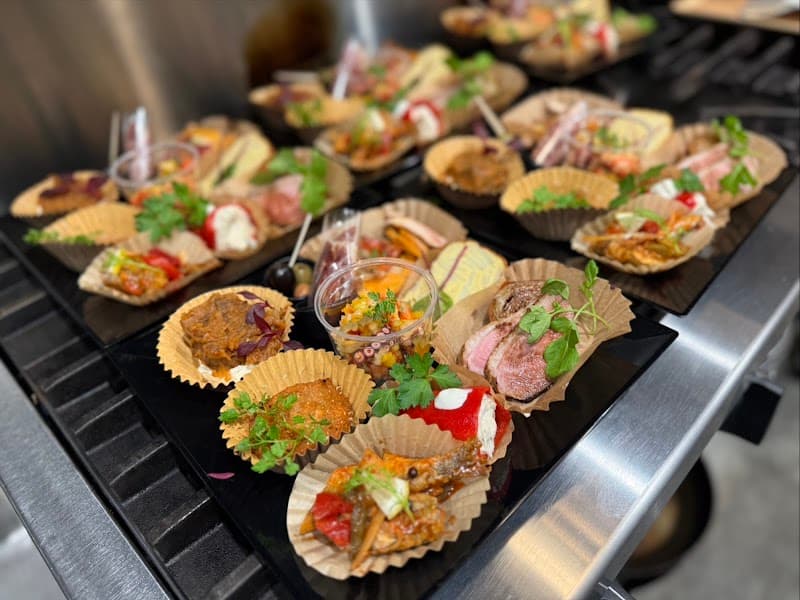 スペインワインとタパスのお店 ビノビノ VINO VINOの店内・料理の写真 2枚目