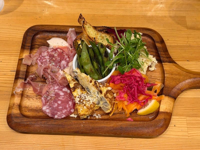 ギルド食堂の店内・料理の写真 3枚目