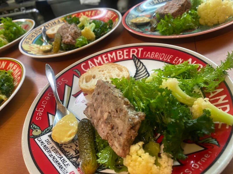 Trois Petits Loups トワプティルーの店内・料理の写真 2枚目
