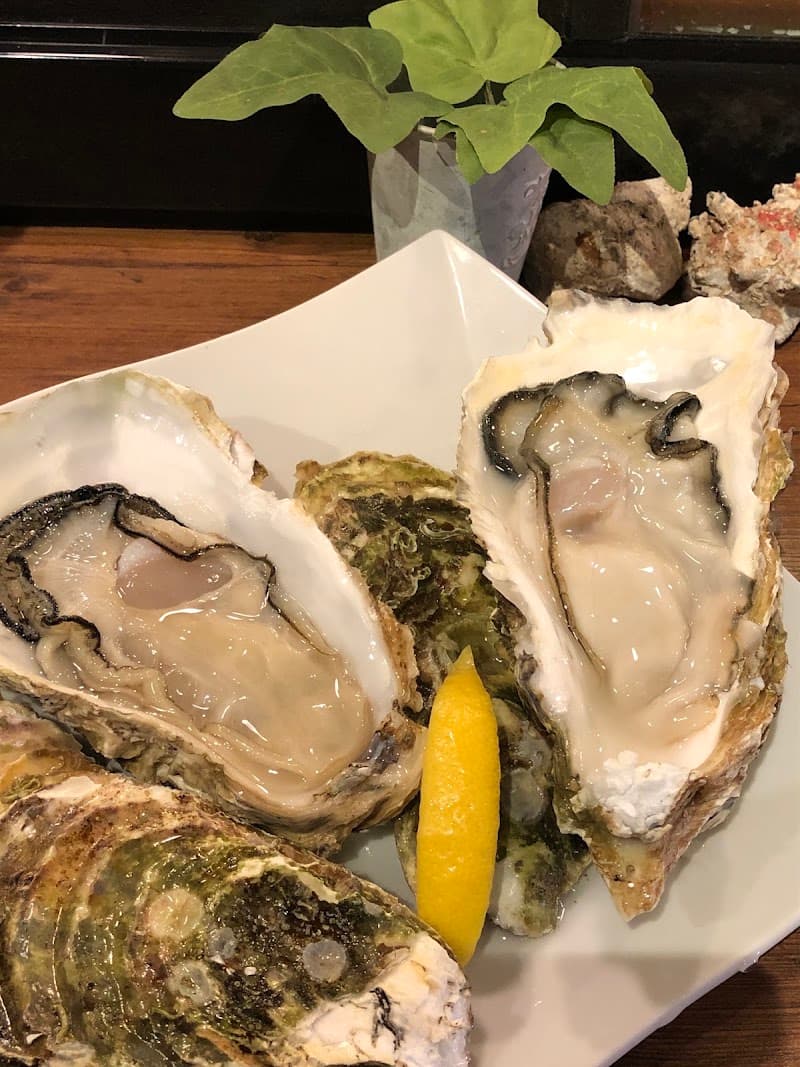 ガレージビストロ とんぼの店内・料理の写真 3枚目