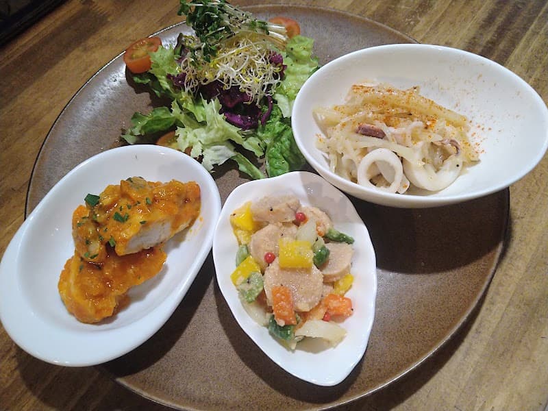 岸町スペインバル クズザンポの店内・料理の写真 2枚目