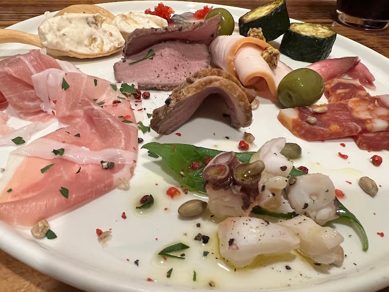 Bar ノイボイの店内・料理の写真 2枚目