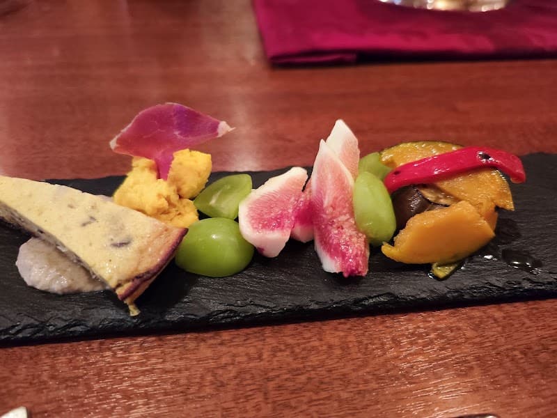 ワインバー エルヴァージュの店内・料理の写真 3枚目