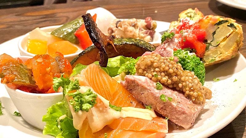 旬菜ビストロ＆バル GATOの店内・料理の写真 2枚目