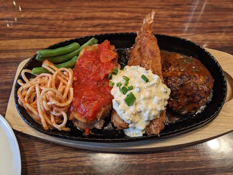 Laugh casual wine dining （ラフ カジュアル ワイン ダイニング）の店内・料理の写真 2枚目