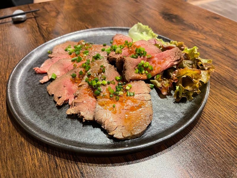 肉と世界のおつまみHygge(ヒュッゲ)の店内・料理の写真 2枚目