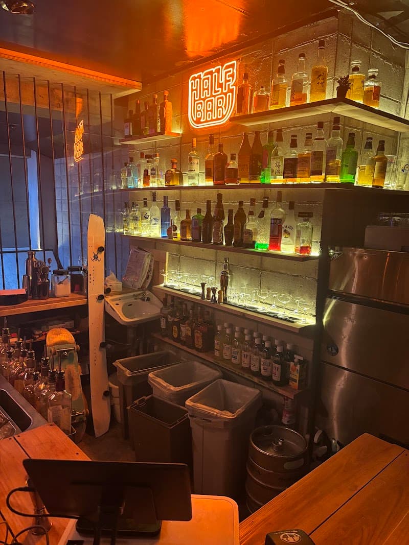 HALF BAR （半分バー）の店内・料理の写真 3枚目