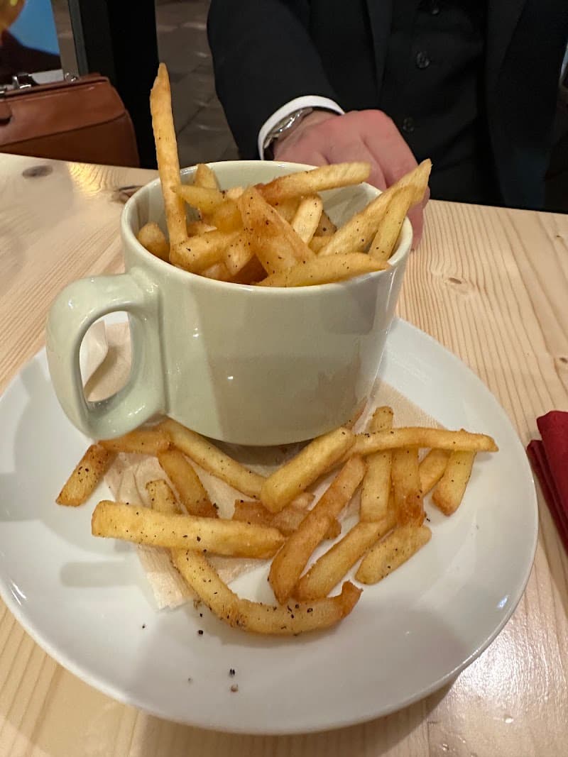 青森バル お陽さまが見てるよの店内・料理の写真 3枚目
