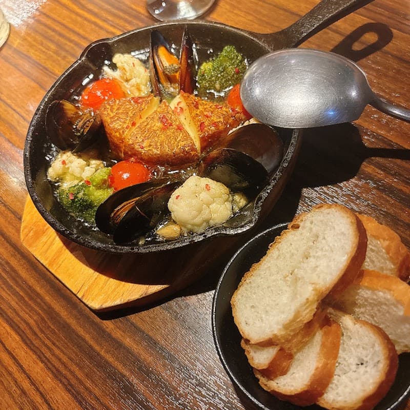 各国ワインと蒸留酒酒場 ワイン焼酎208の店内・料理の写真 3枚目