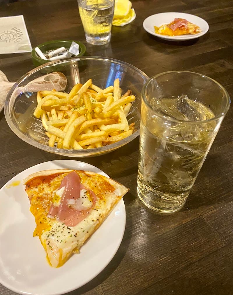 Bar & カラオケどぐらの店内・料理の写真 3枚目
