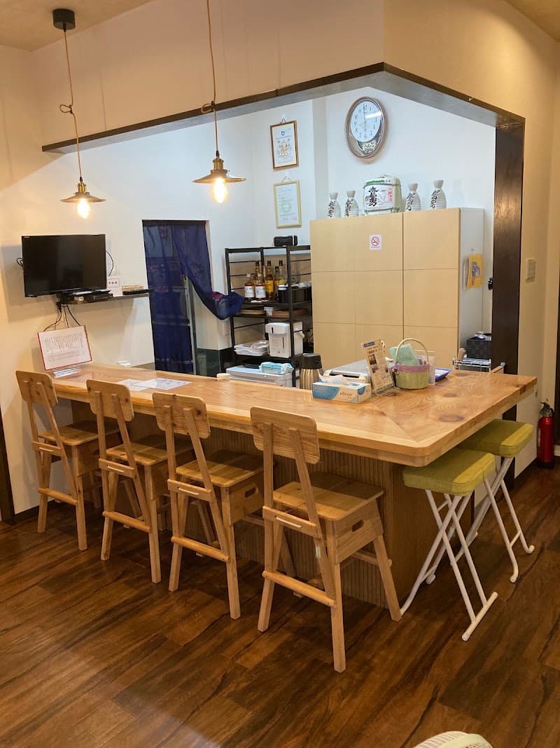 日本酒バー 酒房 比良の店内・料理の写真 1枚目