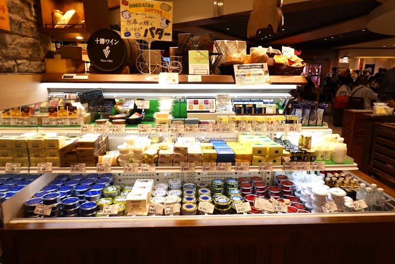 Wine & Cheese 北海道興農社 (ワイン・アンド・チーズ 北海道興農社)の店内・料理の写真 3枚目