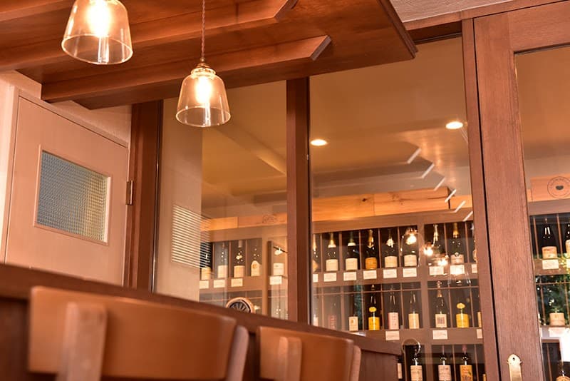 ワイン専門店 セリエ デ ルルソン (Cellier de L'ourson）の店内・料理の写真 3枚目
