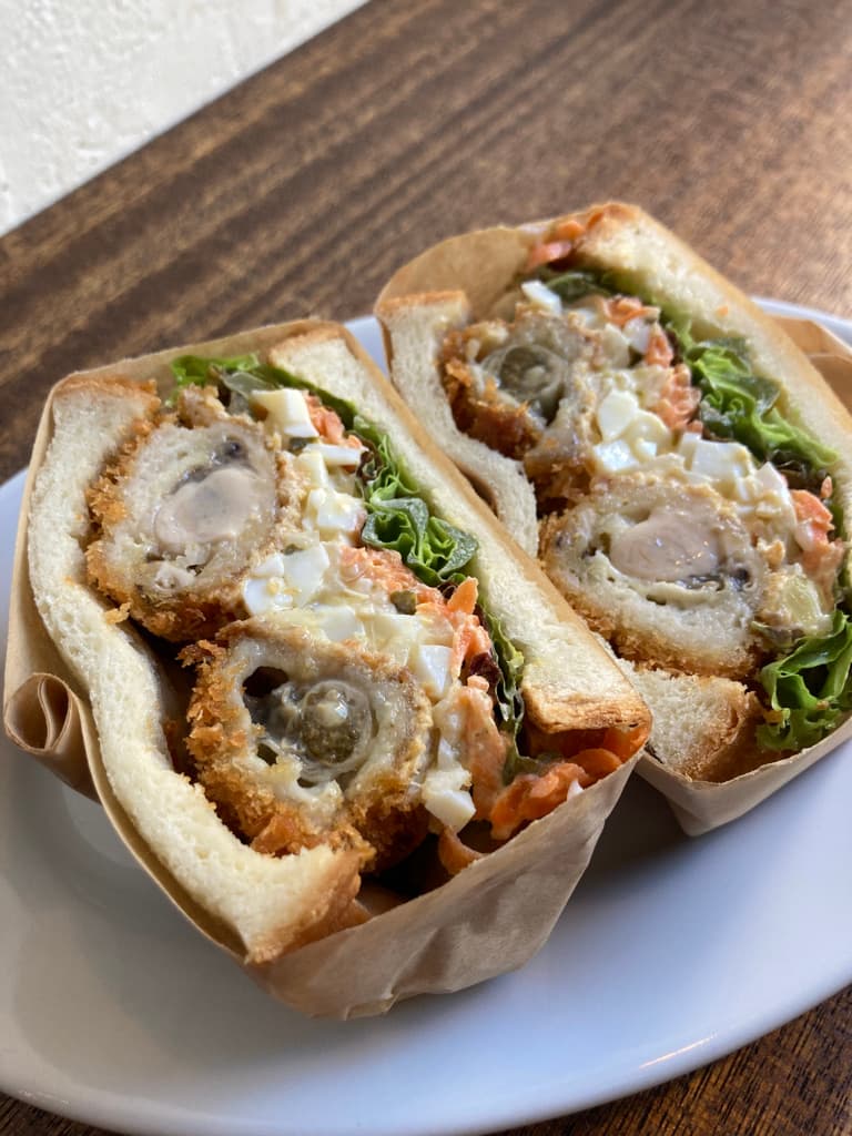 食事とナチュラルワイン AOLA（アオラ）の店内・料理の写真 2枚目