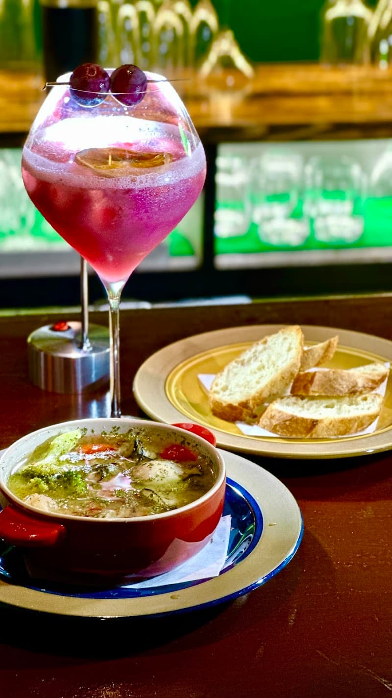 Bar DEEP FOREST バー ディープ フォレストの店内・料理の写真 2枚目