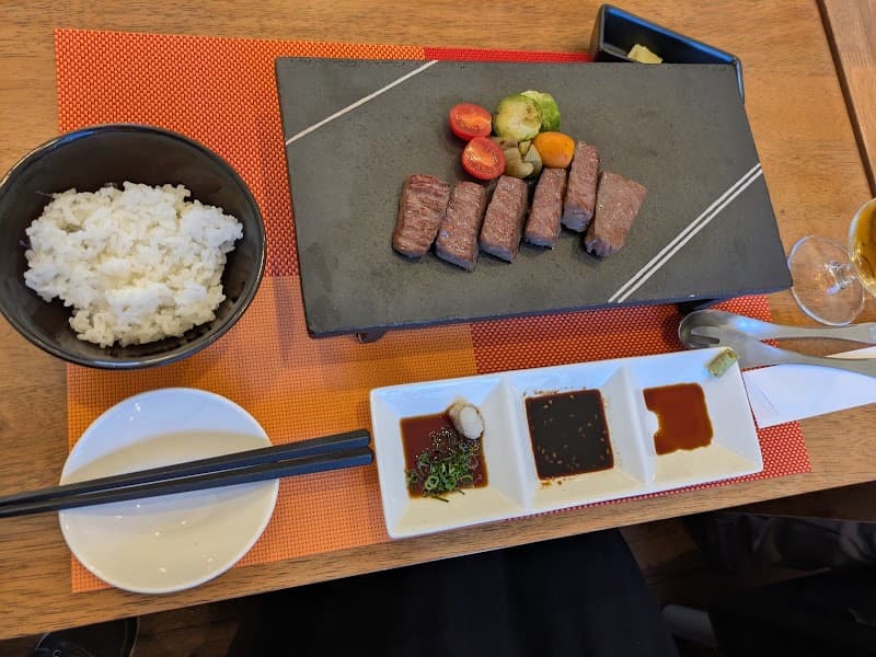 お酒とワインとつまみのお店YUKARIの店内・料理の写真 2枚目