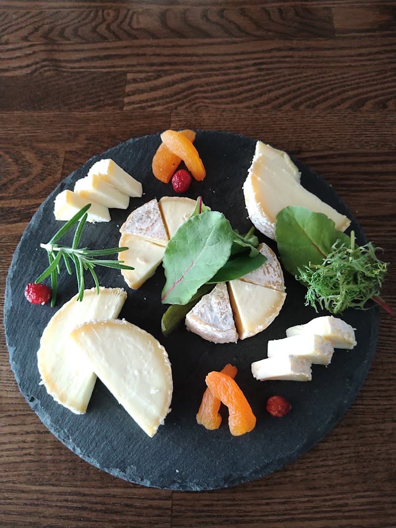 チーズを愛するWine&Bar Jerezの店内・料理の写真 2枚目