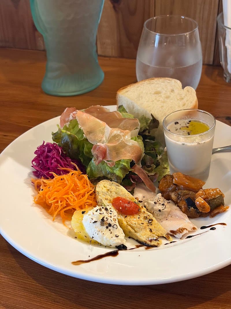 Italian bar Y(イタリアンバル ワイ)の店内・料理の写真 3枚目