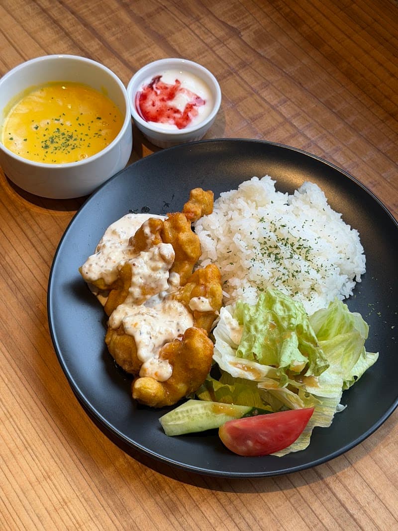 BABEL（バベル）｜カレー専門店 & 洋食ダイニングの店内・料理の写真 2枚目