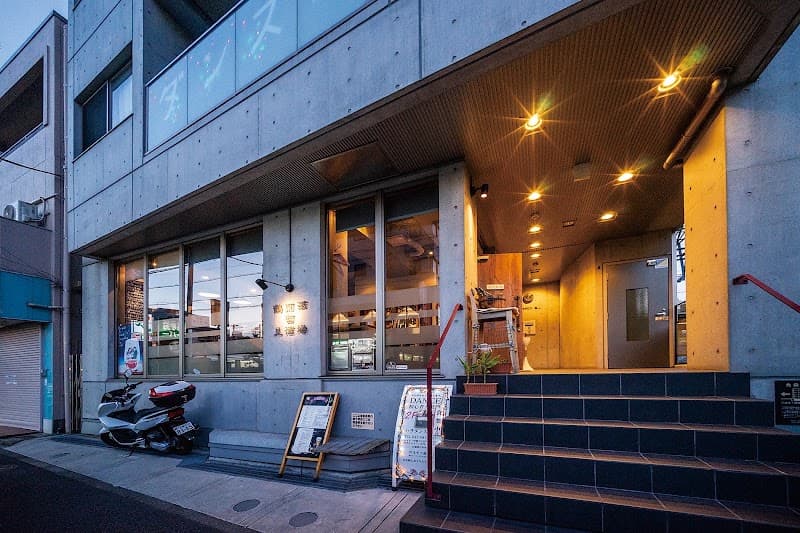 鶴見葡萄酒酒場