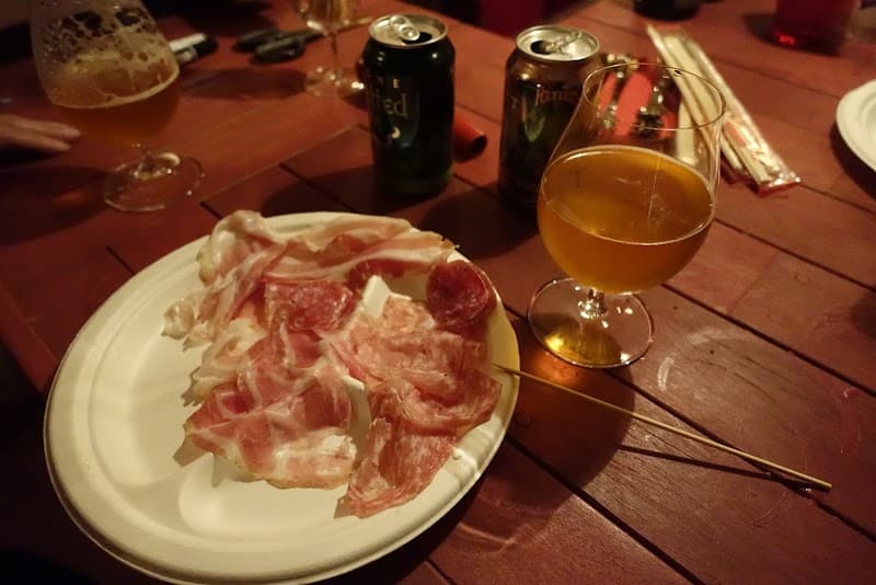 ワインバー赤い店の店内・料理の写真 2枚目